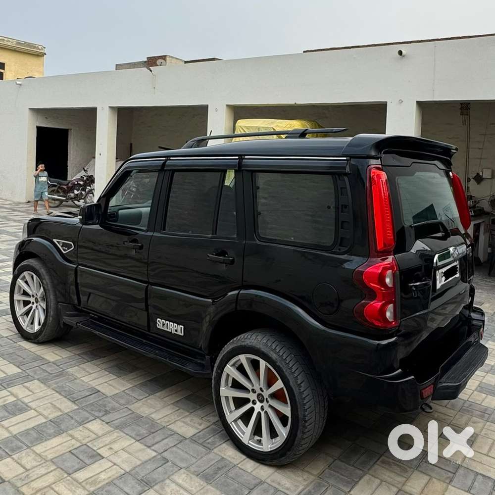 Mahindra Scorpio S11  Scorpio S9