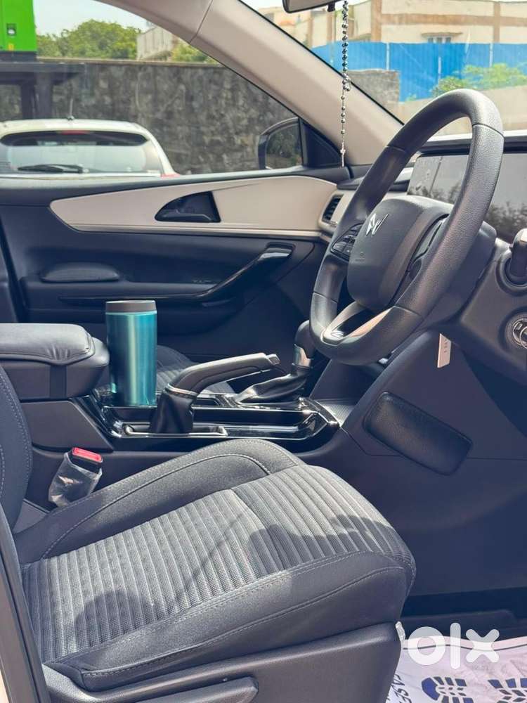 Mahindra Xuv700 2.2 Ax 5 Diesel At 7 Str, 2022, Diesel