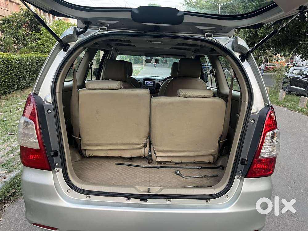 Toyota Innova 2004-2011 2.5 V Diesel 8-seater, 2008, Diesel