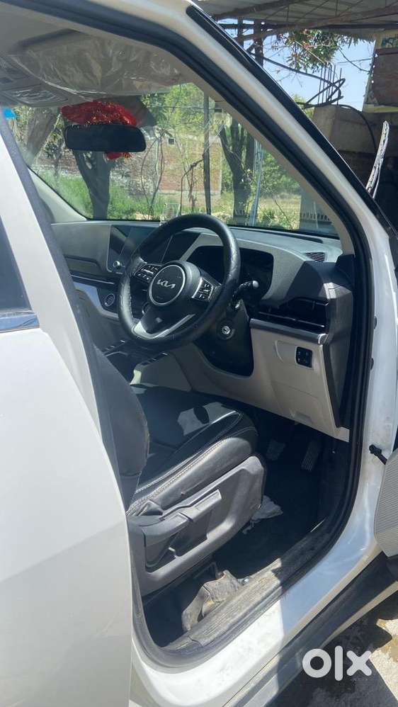 Kia Carens 2024 22000 Km Driven Company Service