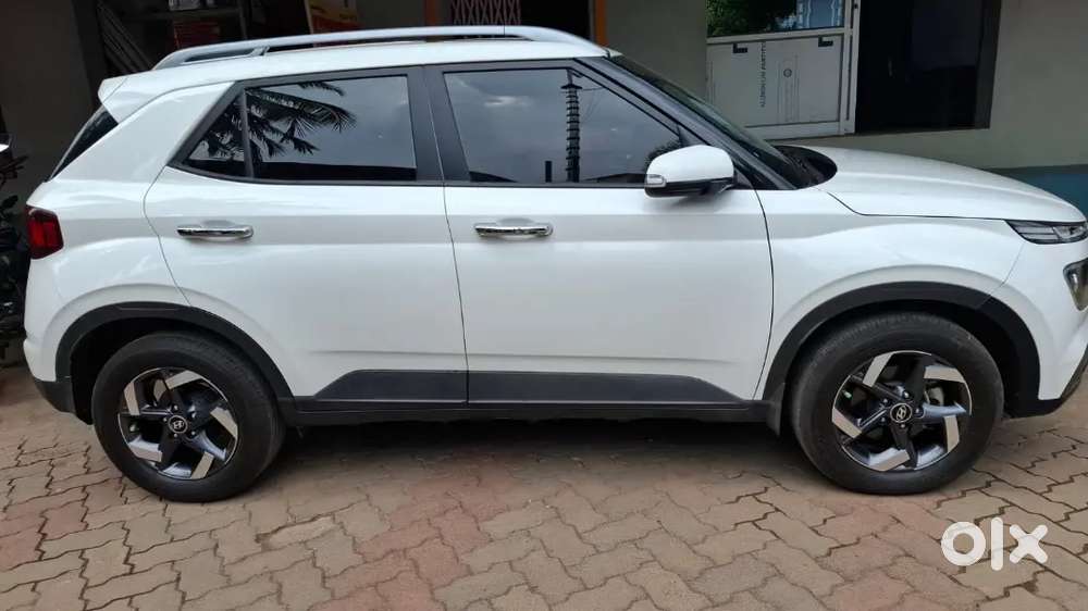 Keyless Entry, Sunroof, Two Keys Available, Alloy Wheels, New Tyre
