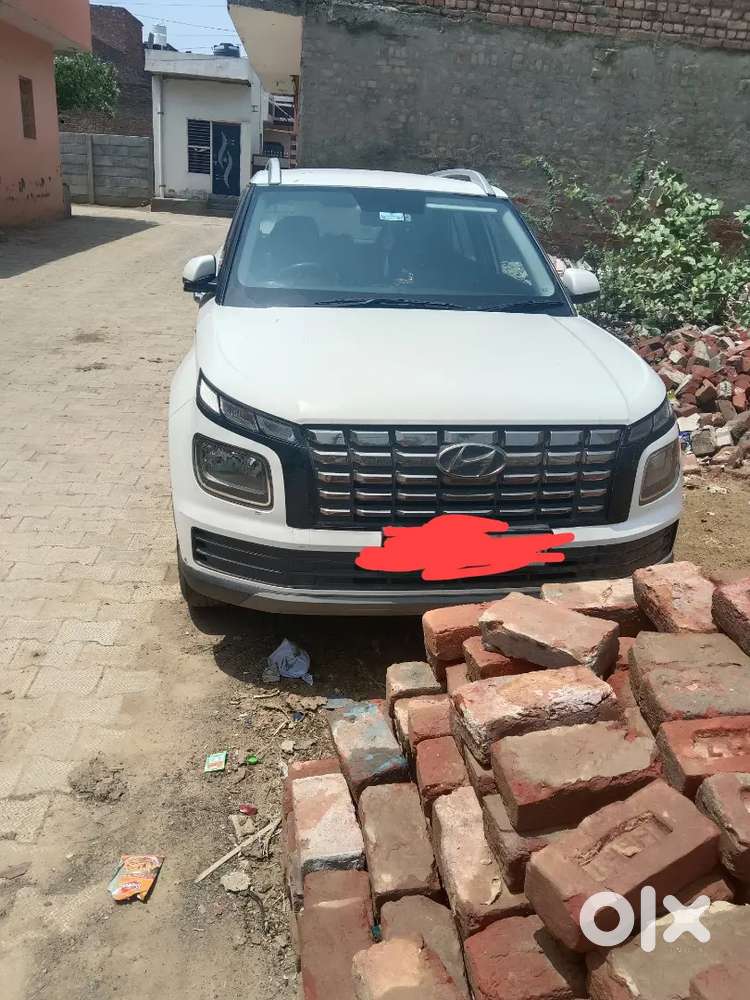 Hyundai Venue 2022 Petrol 60500 Km Driven