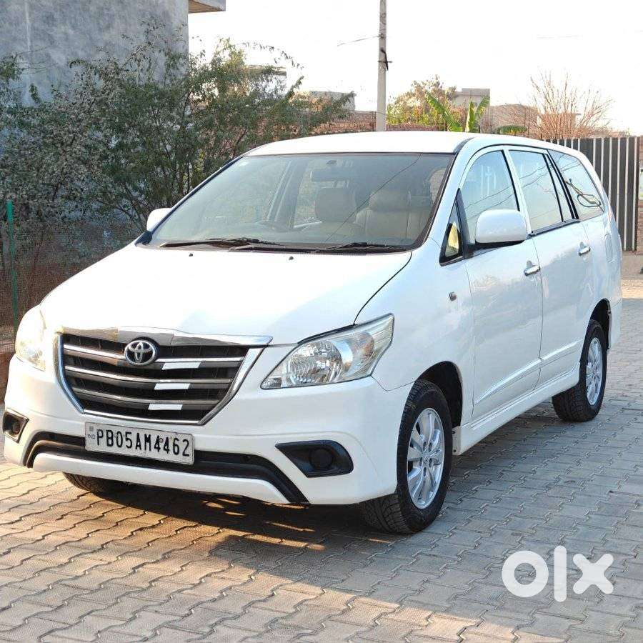 Toyota Innova 2.5 Gx (diesel) 8 Seater Bs Iv, 2015, Diesel