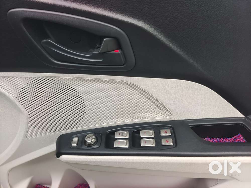 Mahindra Xuv300 W6, 2023, Petrol
