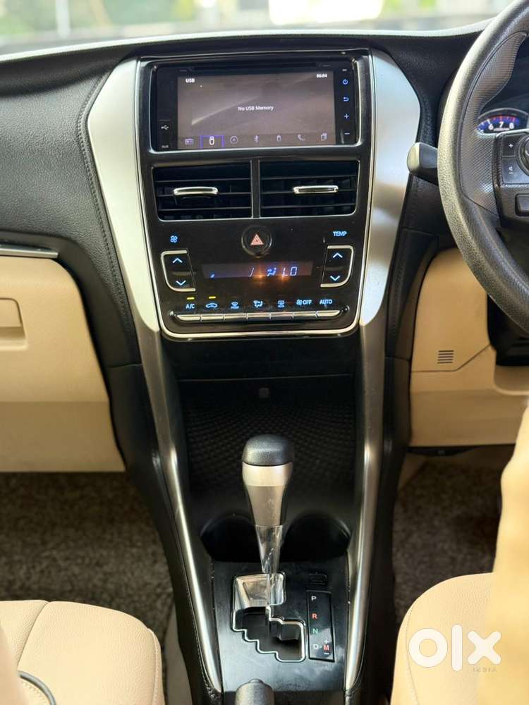 Toyota Yaris V Cvt, 2019, Petrol