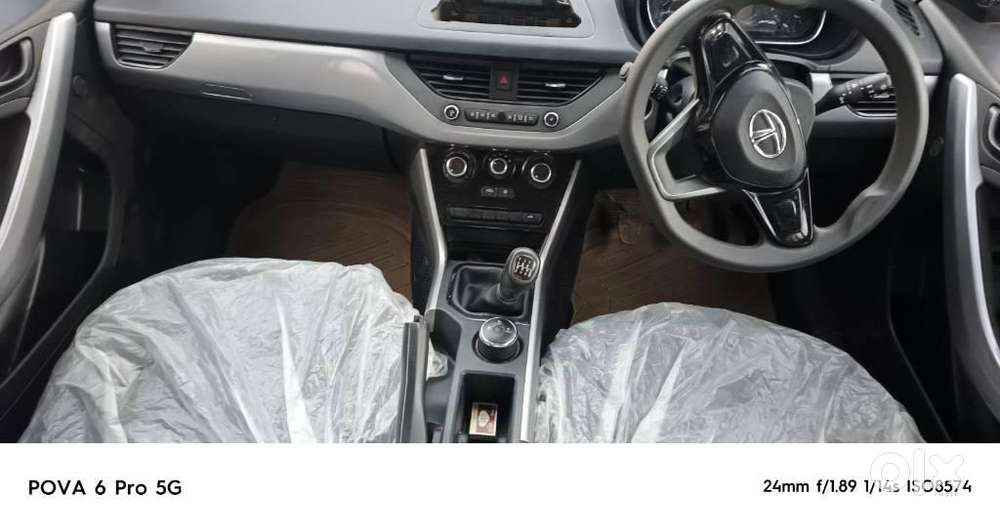 Tata Nexon Pure (s) 1.2 Petrol 6amt, 2022, Petrol