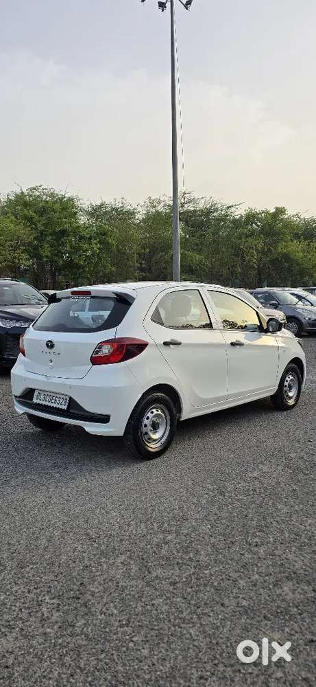 Tata Tiago 2026 April Petrol 1900 Km Driven,1 Month Old