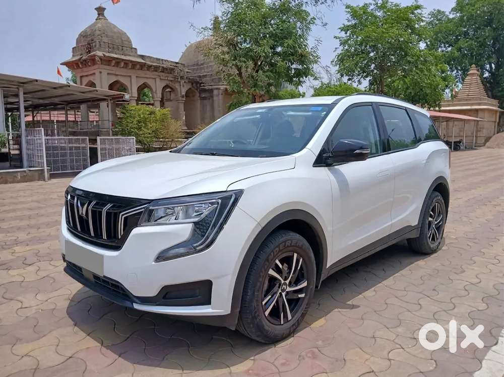 Mahindra Xuv700 Mx Petrol | 5-seater Manual | 25,000 Km | Mint Conditi