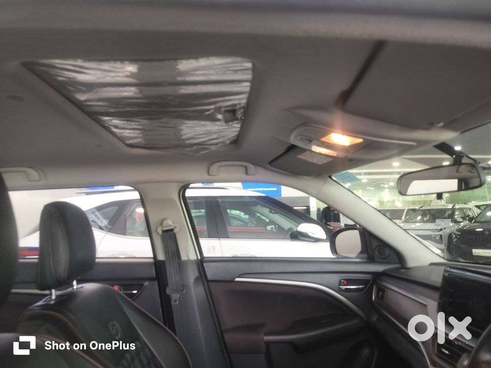 Maruti Suzuki Brezza 1.5 Zxi At Smart Hybrid, 2024, Petrol