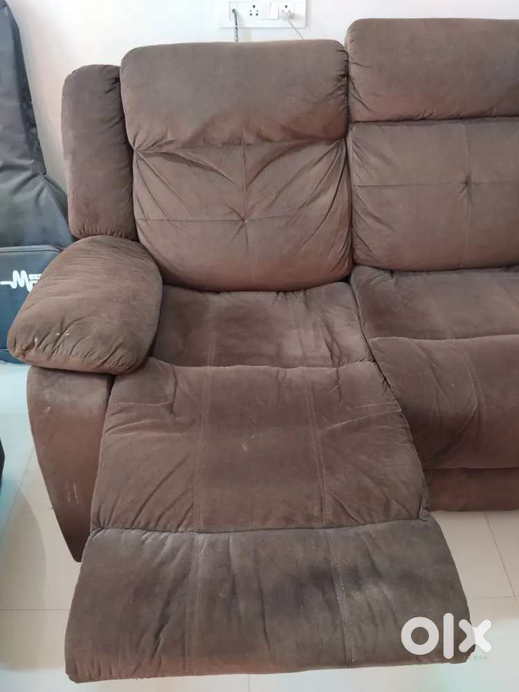 HomeTown Recliner Sofa Set & Comfortable & Spacious  Good for Family