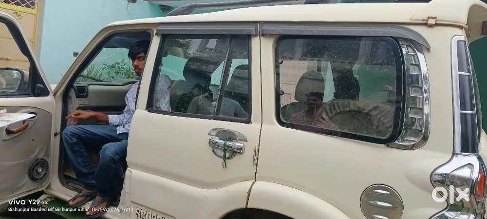 Mahindra Vision S 2015