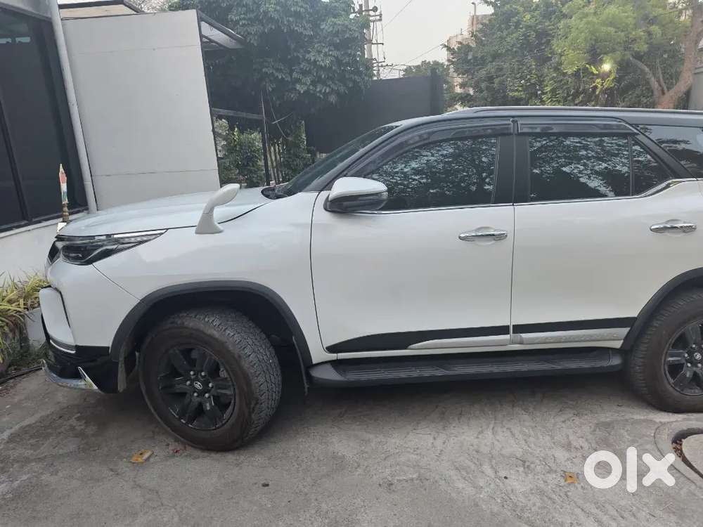 Toyota Fortuner Leader 2025 4x2 Mt