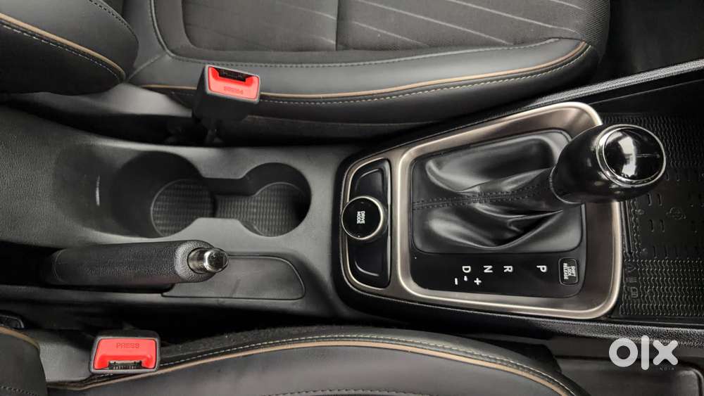 Hyundai Venue Sx(o) 1.0 Turbo Dct Knight Edition, 2023, Petrol