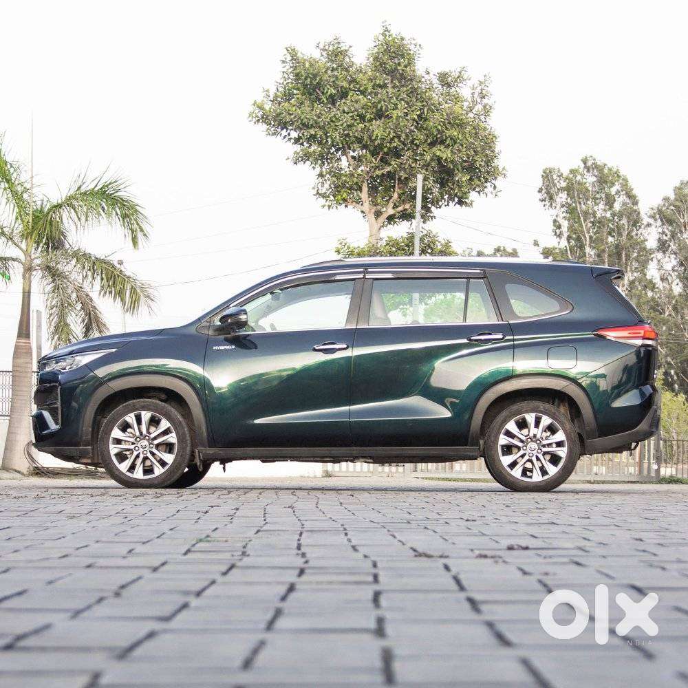 Toyota Innova Hycross 2.0 Zx (o) Hybrid 7 Str, 2024, Petrol