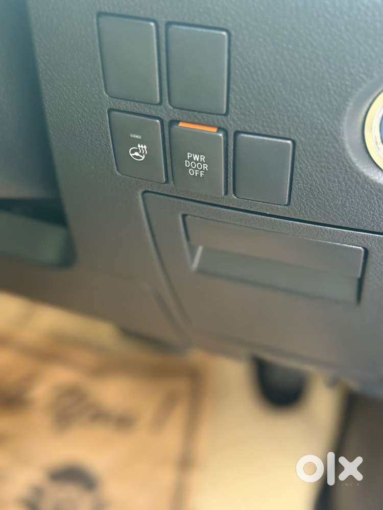 Toyota Vellfire 2.5 Executive Lounge, 2019, Petrol