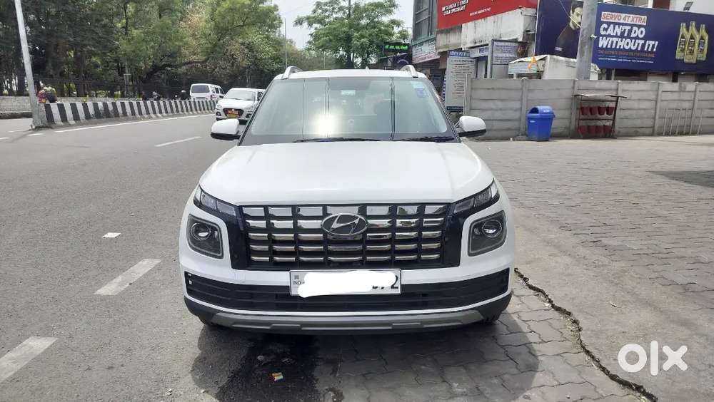 Hyundai Venue 2024 Petrol 10700 Km Driven