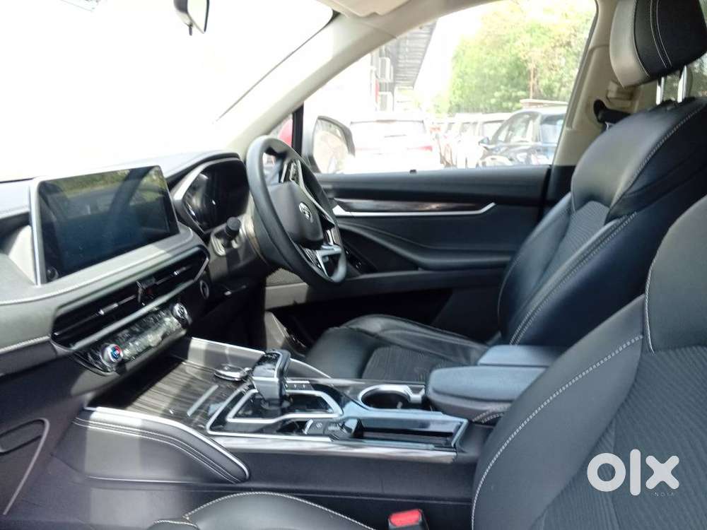 Mg Gloster, 7 Seater Suv 4×2 Super Model ,agate Red Color  Of 5th Year