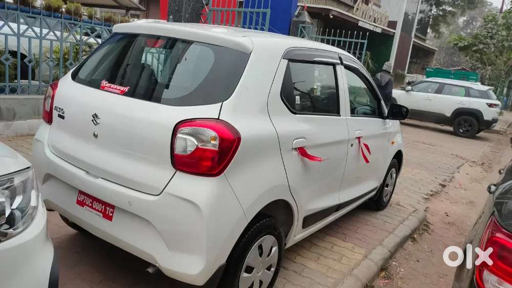 New Car Hain Sale Karni Hain Showroom Me Hi Khadi Hain