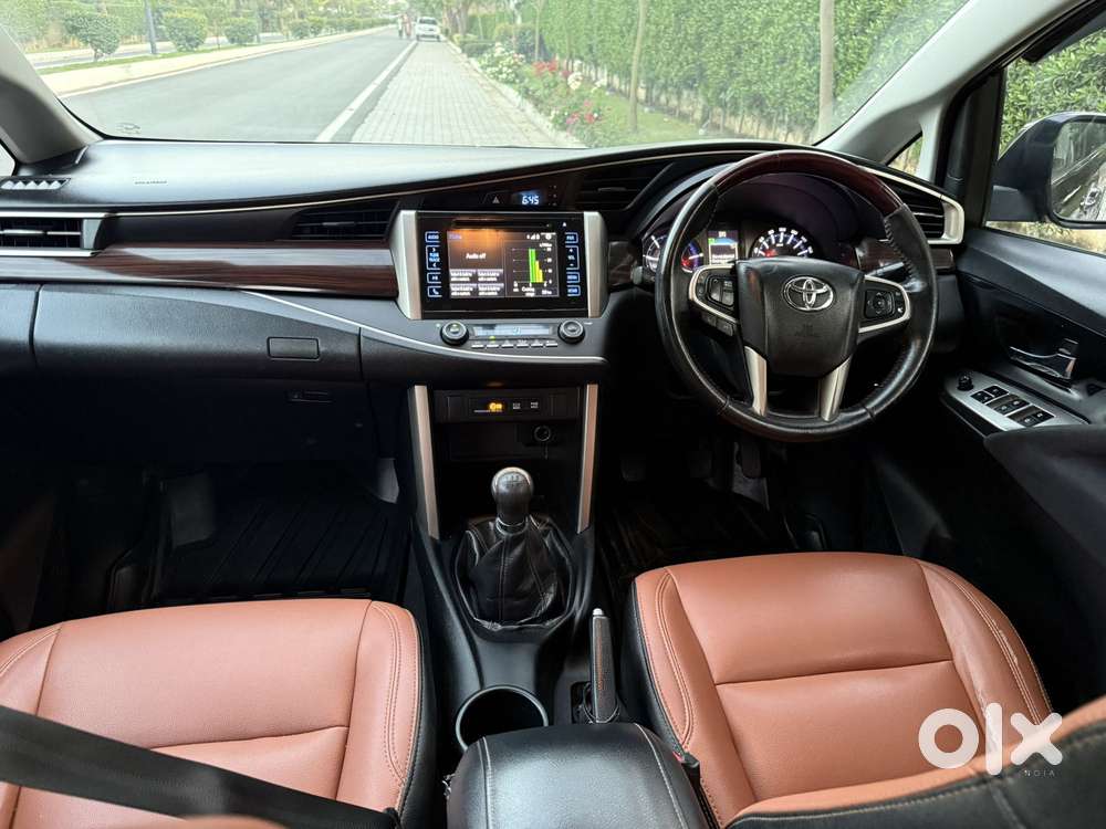 Toyota Innova Crysta 2.4 V 8 Str, 2016, Diesel