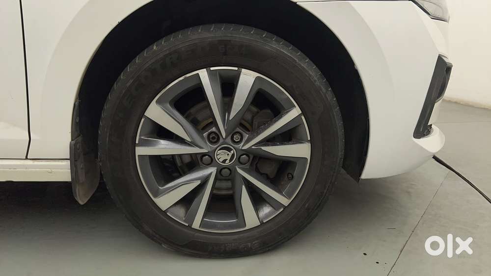 Skoda Slavia Style 1.0l Tsi At, 2022, Petrol