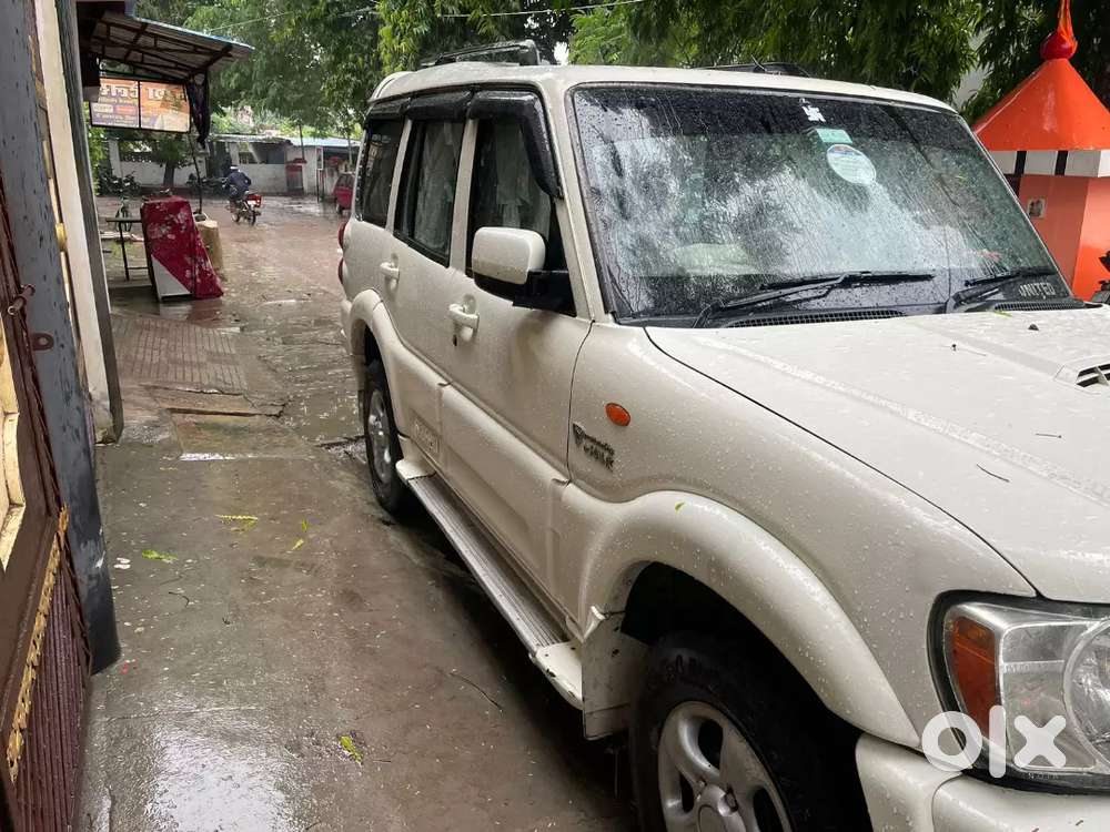 Car Bahot Acchi Condition Me 5saal Renewal Hai Car