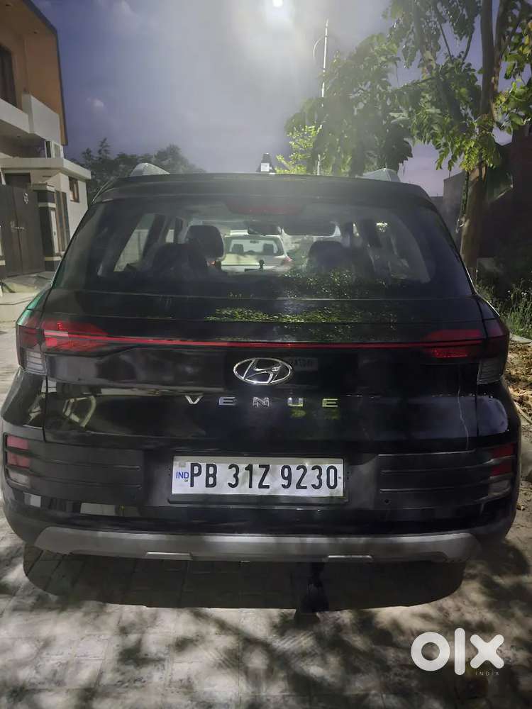 Hyundai Venue 2025 Petrol 200 Km Driven