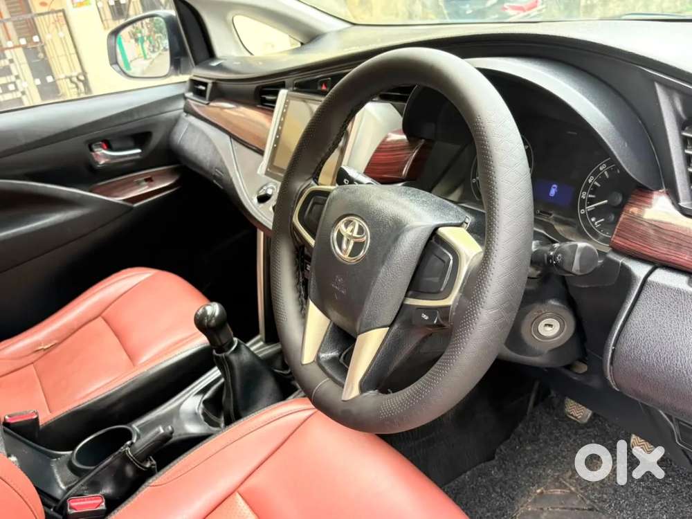 Toyota Innova Crysta [2020-ongoing] 2.4 Gx 8 Str, 2017, Diesel