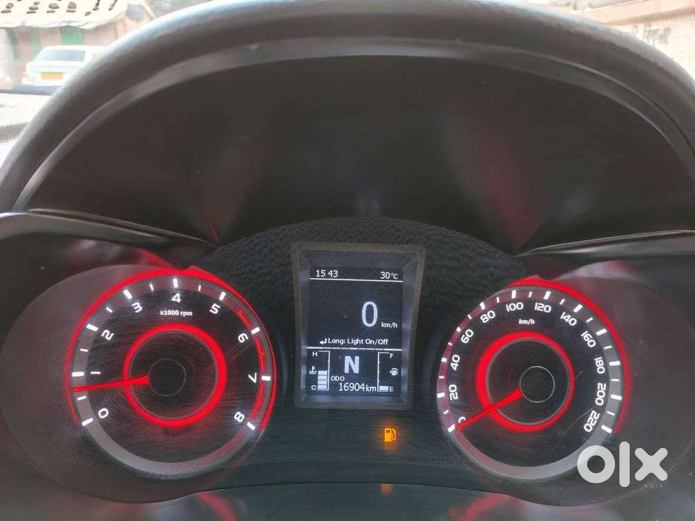 Mahindra Xuv300 1.2 W8 (o) Amt Petrol, 2023, Petrol