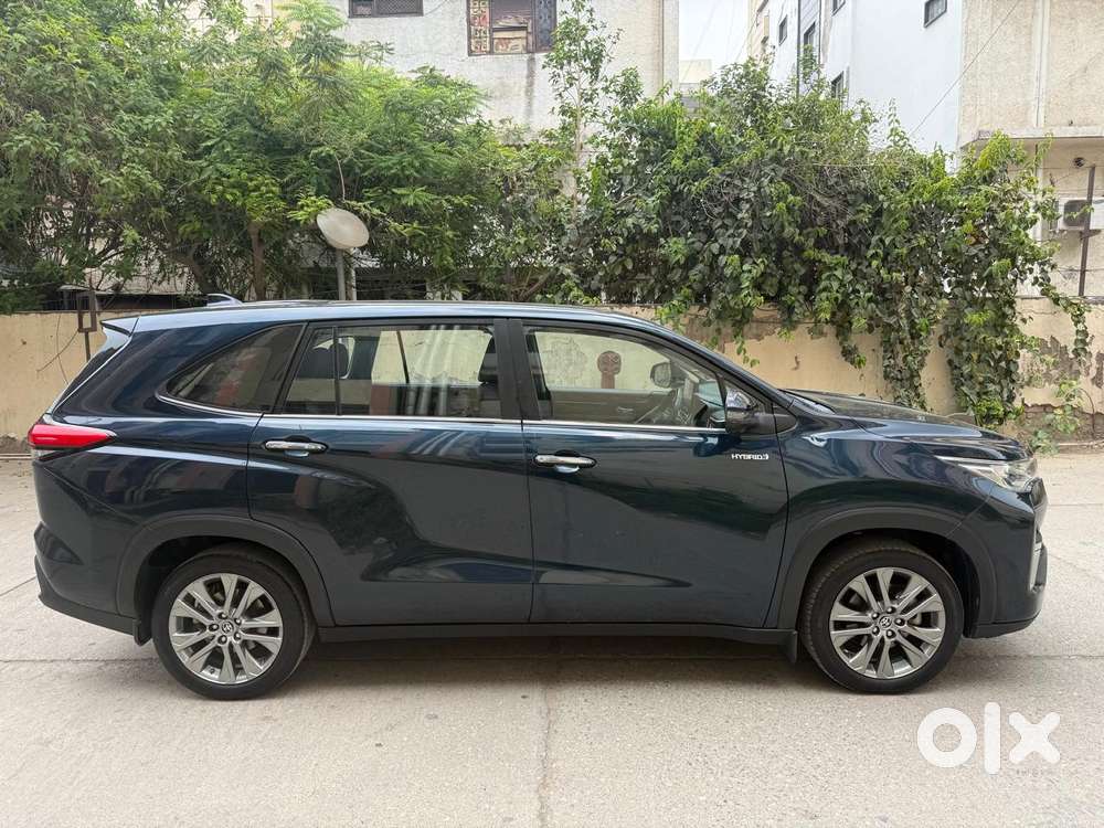 Toyota Innova Hycross 2.0 Zx Hybrid 7 Str, 2025, Petrol