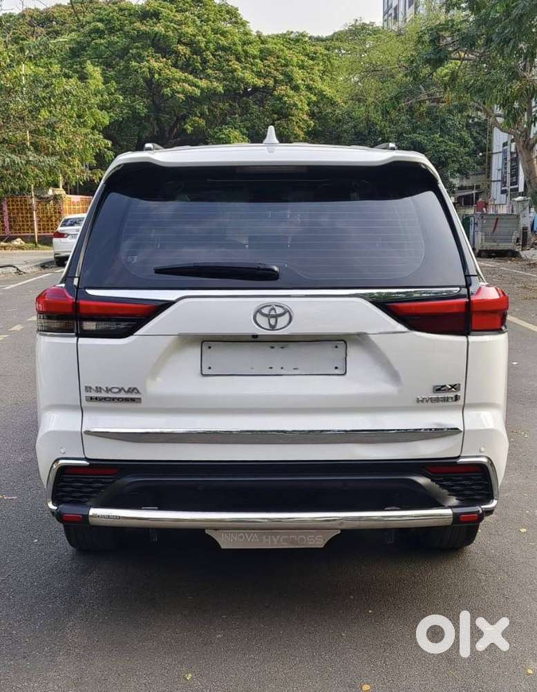 Toyota Innova Hycross 2.0 Zx (o) Hybrid 7 Str, 2024, Petrol