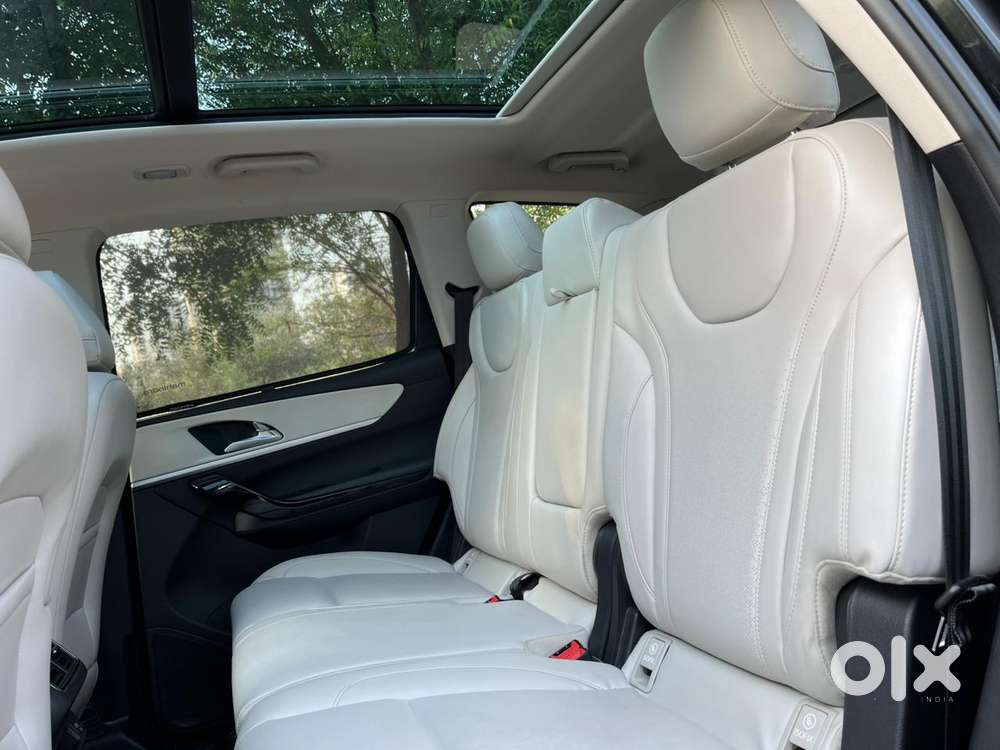 Mahindra Xuv700 2.0 Ax 7 Petrol Mt Str, 2022, Petrol