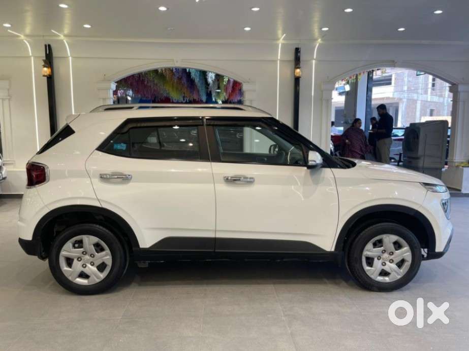Hyundai Venue 1.2 S Plus, 2022, Petrol