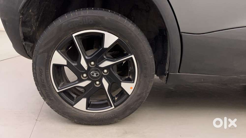 Tata Punch Accomplished Dazzle Mt Sunroof, 2024, Petrol