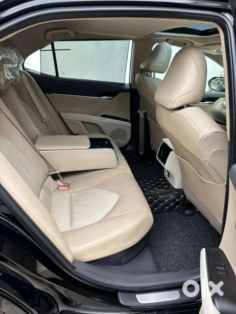 Toyota Camry 2024 Showroom Condition