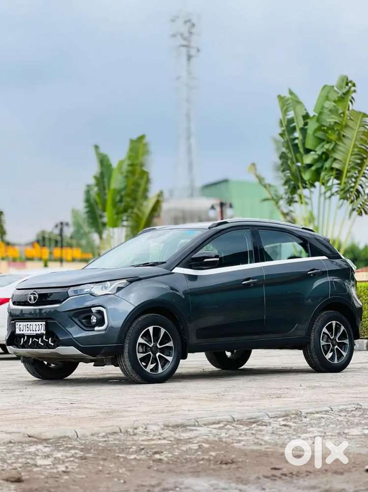 Tata Nexon Topmodel  Xza+sunroof