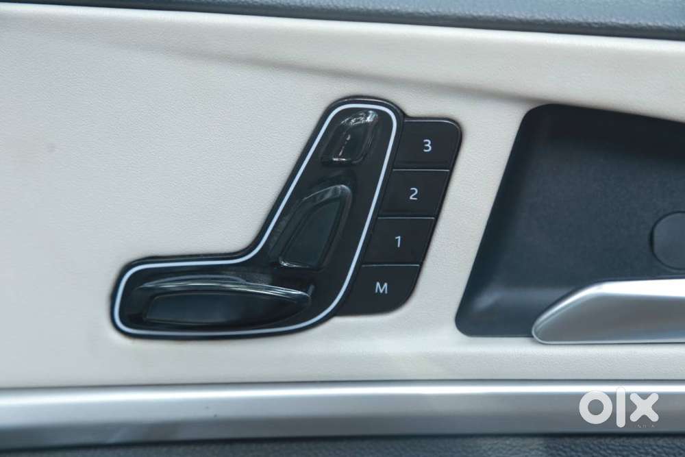 Xuv700 Awd Ax7 L (silver) 7 Seater Diesel At