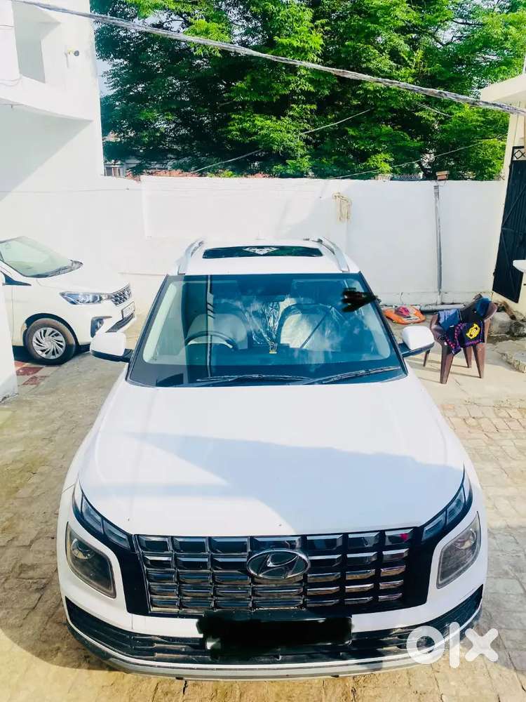Hyundai Venue 2024 Diesel Well Maintained