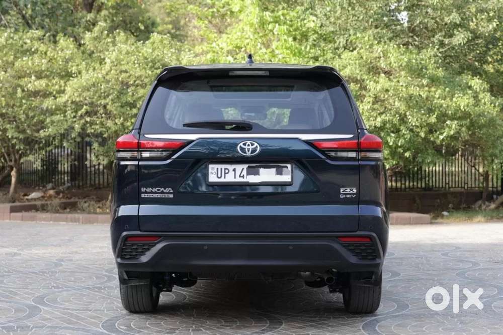 Toyota Innova Hycross 2.0 Zx (o) Hybrid 7 Str, 2025, Petrol
