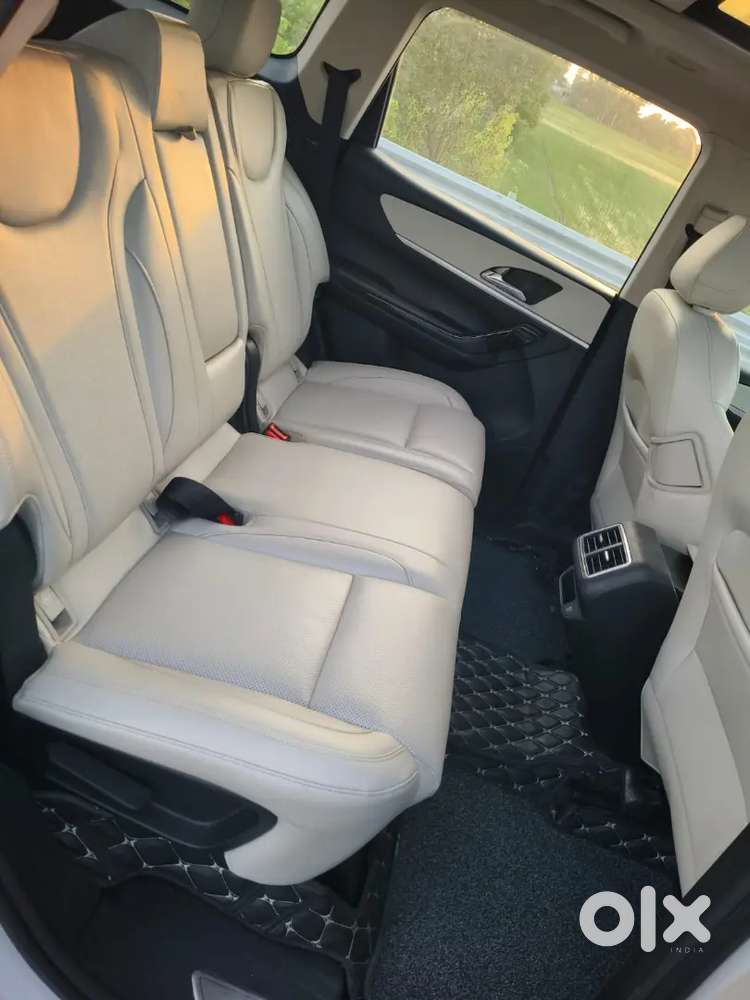 Mahindra Xuv700 Mt 2022/23