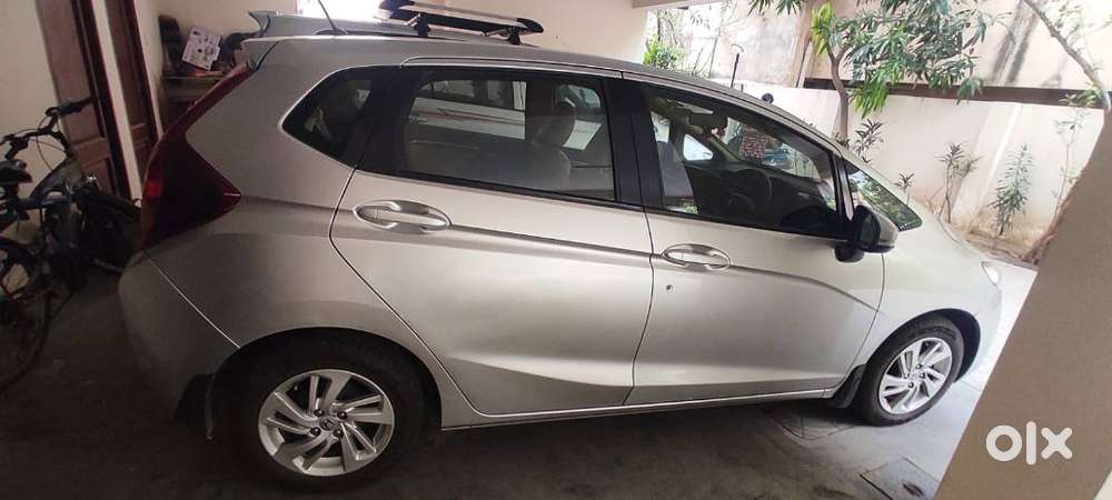 Dealer Maintained, 31000 Kms Only, Silver Hondajazz Automatic