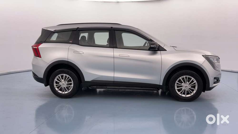 Mahindra Xuv700 2.0 Ax 3 Petrol At 5 Str, 2021, Petrol