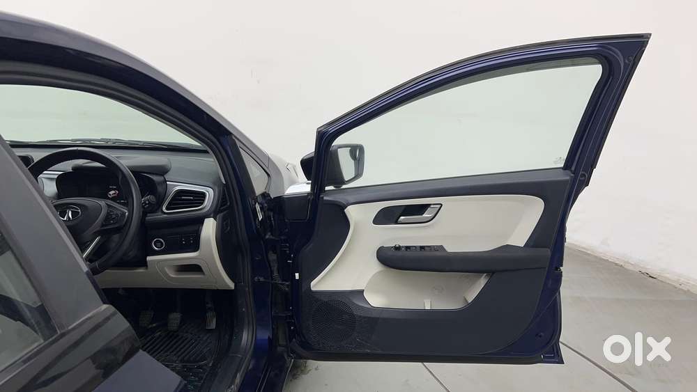 Tata Altroz Xz Plus (s), 2023, Petrol