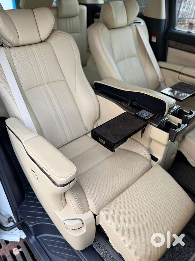 Toyota Vellfire 2.5 Executive Lounge, 2022, Petrol