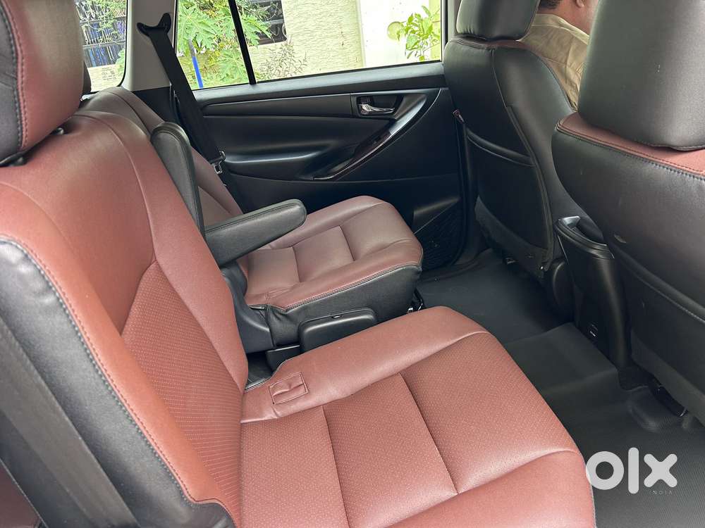 Toyota Innova Crysta 2.4 G Mt 7 Str, 2025, Diesel