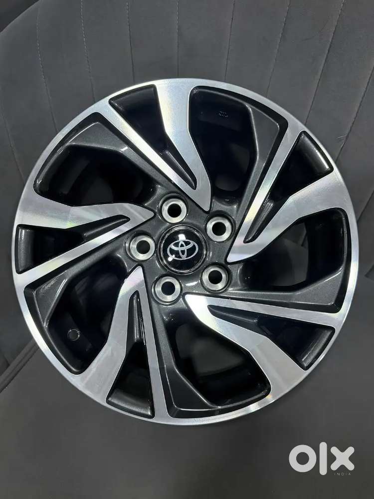 Brand New 16inch Innova Crysta Hycross Dual Tone OEM Alloys set of 4