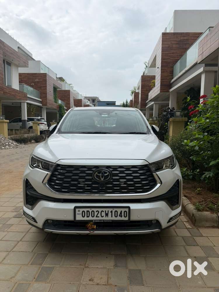 Toyota Innova Hycross 2024