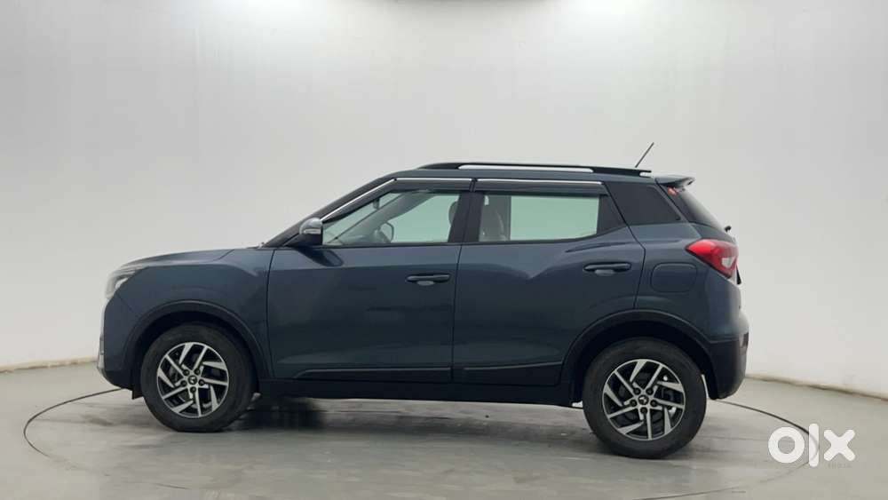 Mahindra Xuv300 1.2 W8 (o) Amt Petrol, 2024, Petrol
