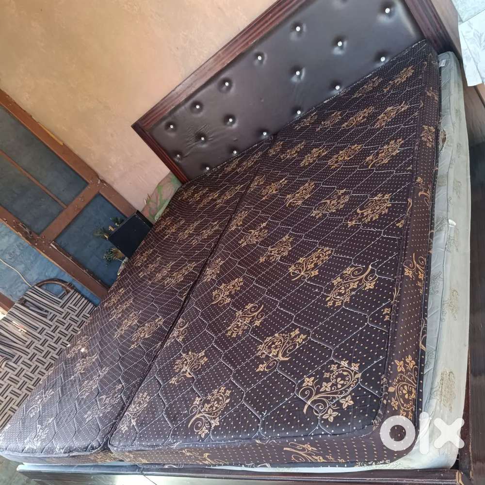 Double bed with gadhe