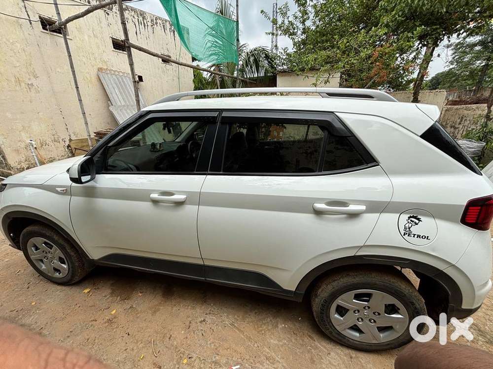 Hyundai Venue 2019 Petrol Well Maintained