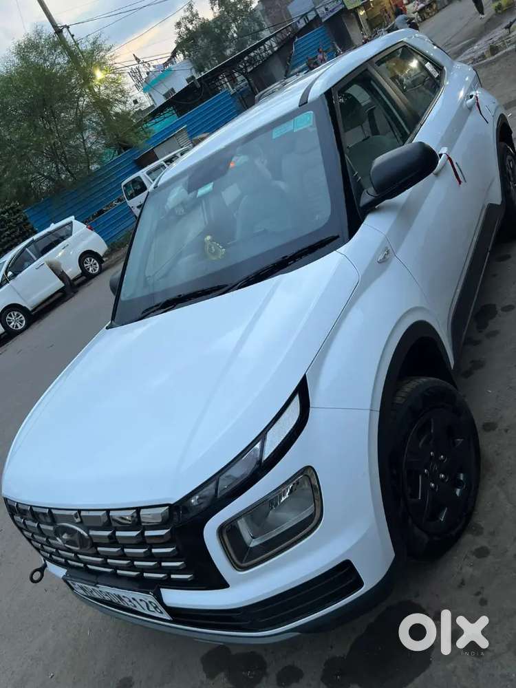 Venue G9 12000 Km With Service Record